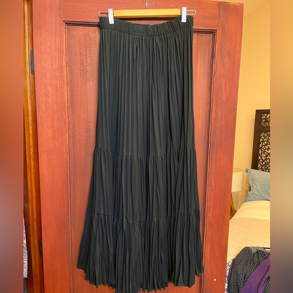 Vintage 90s tiered black skirt from Sedona Clothing Company - Picture 2 of 4